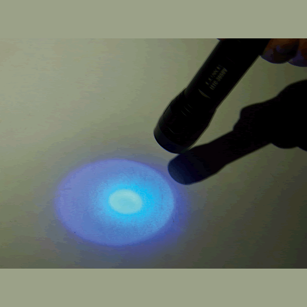 Gamakatsu LETC365UV HANDY LIGHT (UV LED) Φ34 x 110mm : 127g Anisakis detection fishing accessory — photo 3