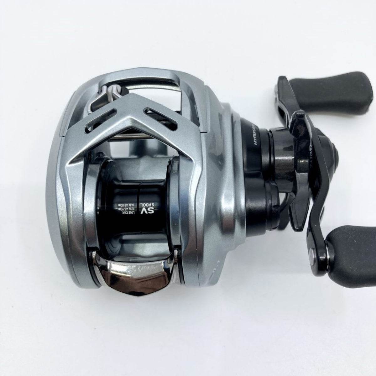 DAIWA 20 ALPHAS SV TW 800XH - Britannic Trade