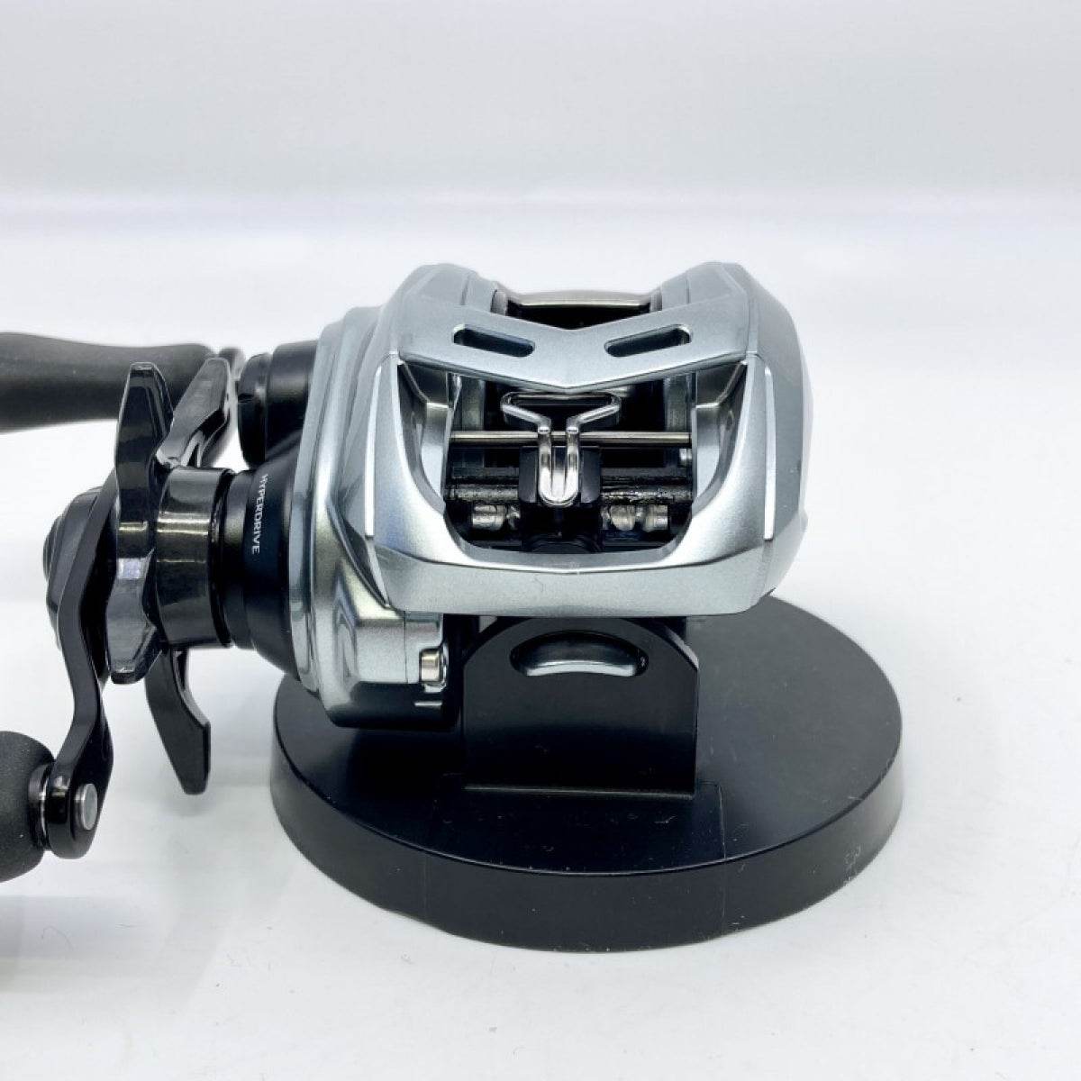 DAIWA 20 ALPHAS SV TW 800XH - Britannic Trade