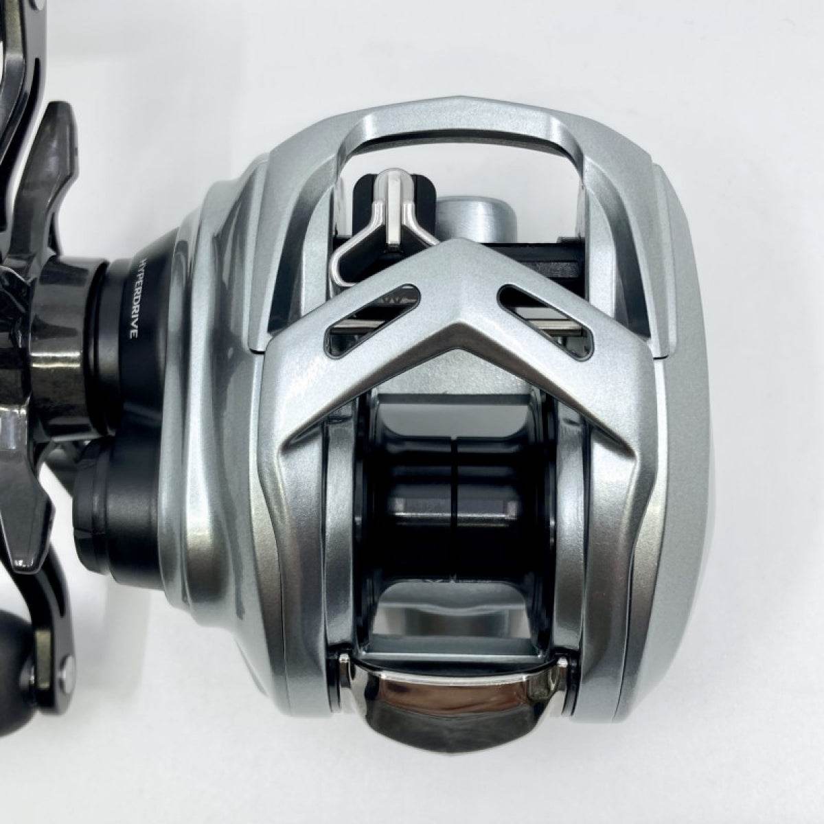 DAIWA 20 ALPHAS SV TW 800XHL - Britannic Trade