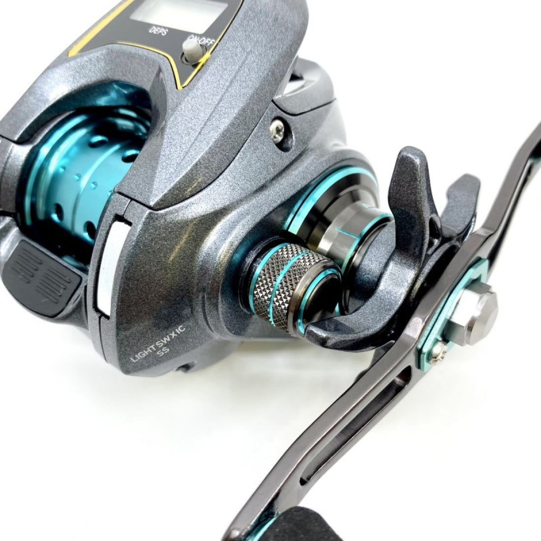 DAIWA 20 LIGHT SW X IC SS RIGHT fishing reel — photo 3