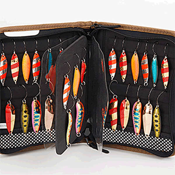 DAIWA MESH WALLET (A) L : 4 x 17 x 23cm KHAKI - Britannic Trade