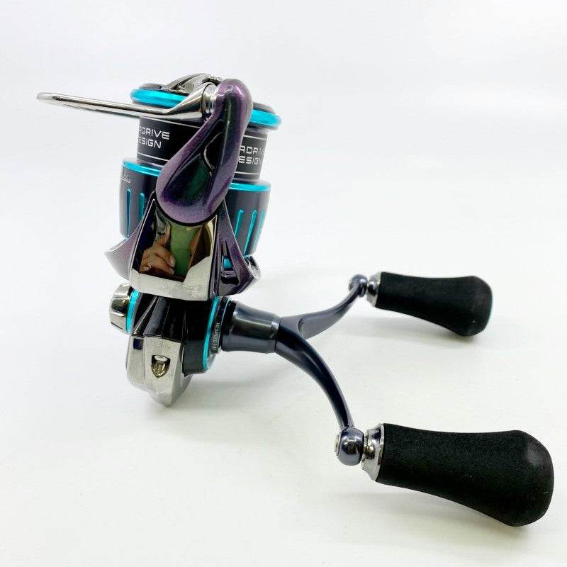 DAIWA 23 EMERALDAS RX FC LT 2500S-H-DH - Britannic Trade
