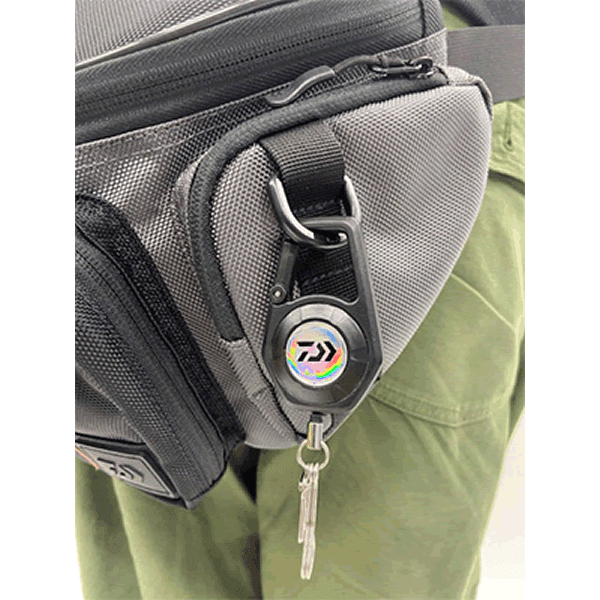 DAIWA CARABINER REEL 900 TYPE A Lead: 90cm ARMY GREEN - Britannic Trade