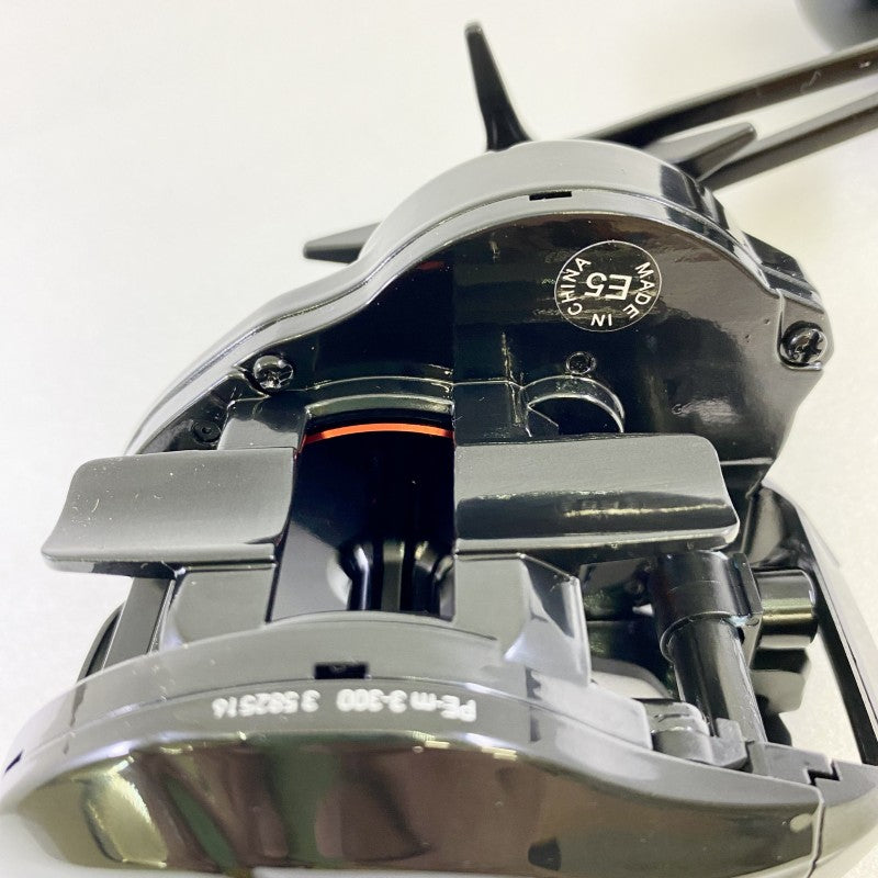 DAIWA 25 LIGHT GAME RX 400H RIGHT