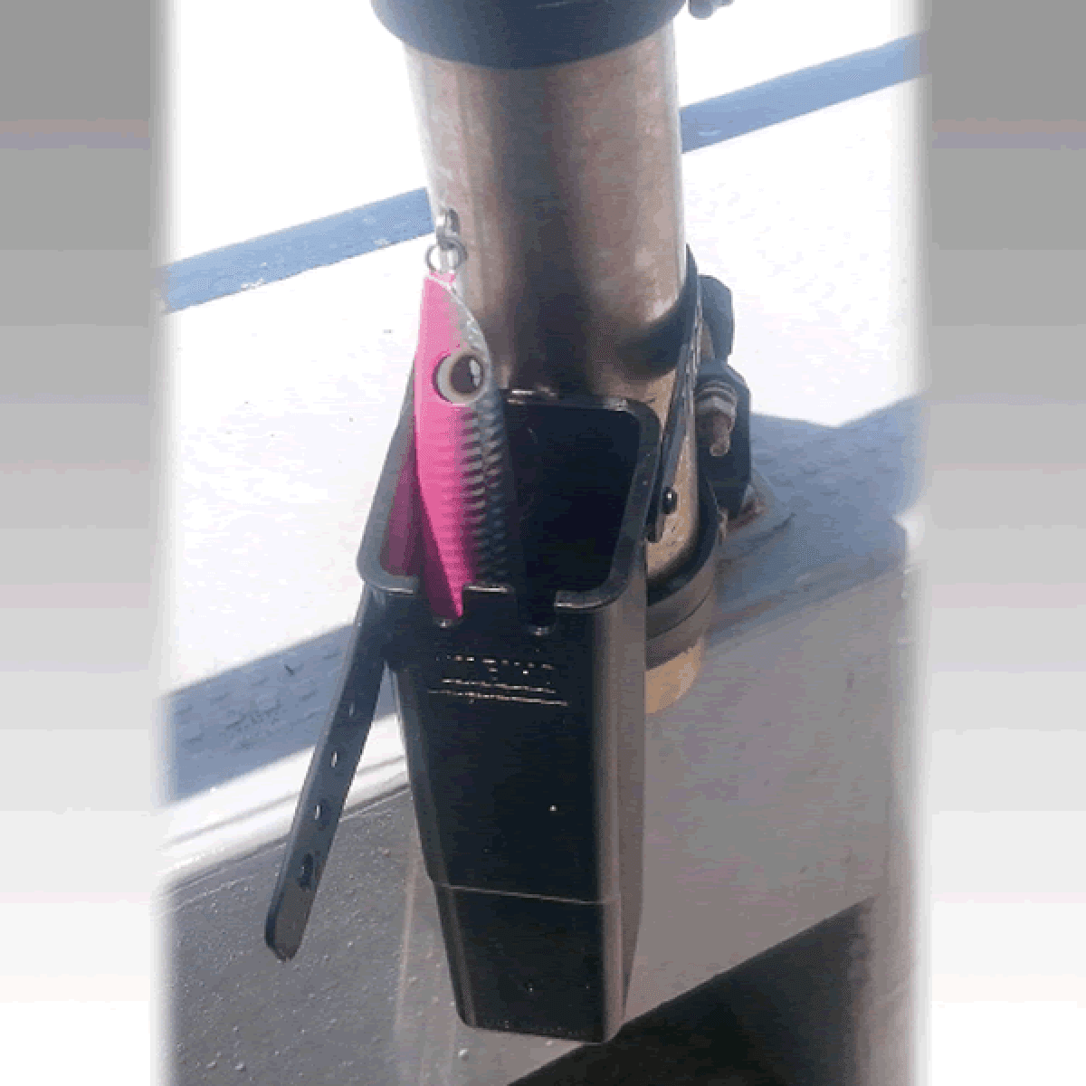 MEIHO LURE HOLDER BM 60×65×160mm MAT RED - Britannic Trade