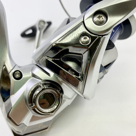 SHIMANO STRADIC 23 STRADIC C3000HG fishing reel — photo 2