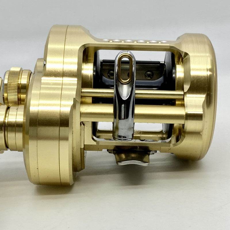 SHIMANO 23 CALCUTTA CONQUEST MD 400XGLH - Britannic Trade