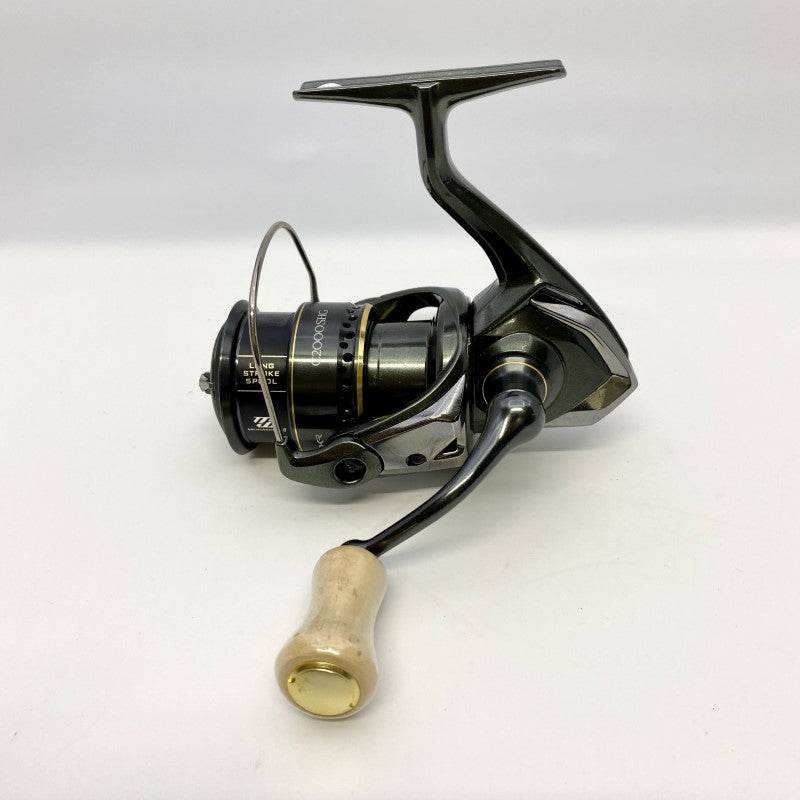 SHIMANO 23 CARDIFF XR C2000SHG - Britannic Trade