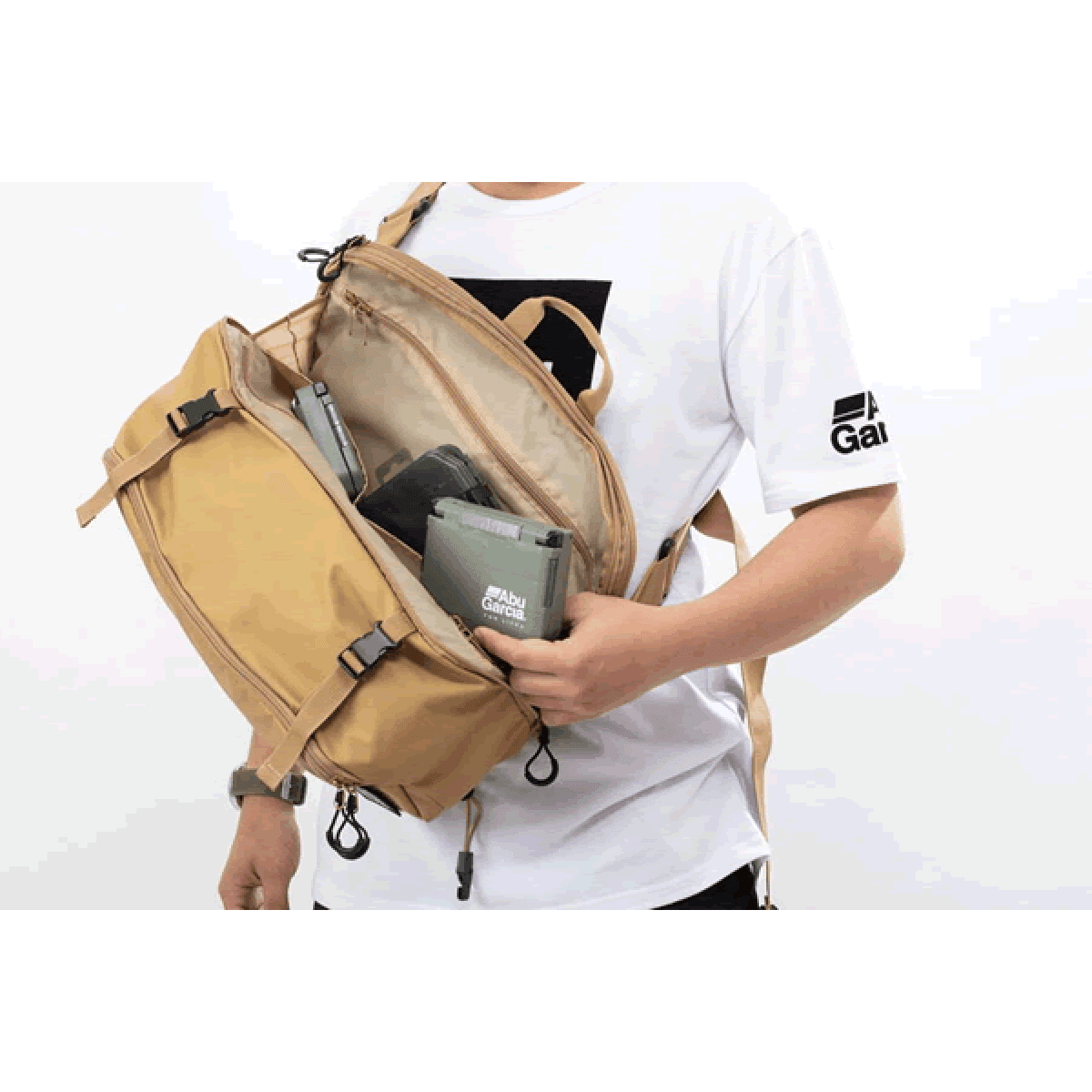 Abu Garcia ABU COMMUTER SLING BAG W22cm x H13cm x D37cm BEIGE - Britannic Trade