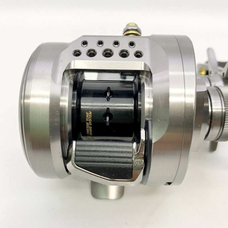 SHIMANO 23 CALCUTTA CONQUEST BFS HG RIGHT fishing reel