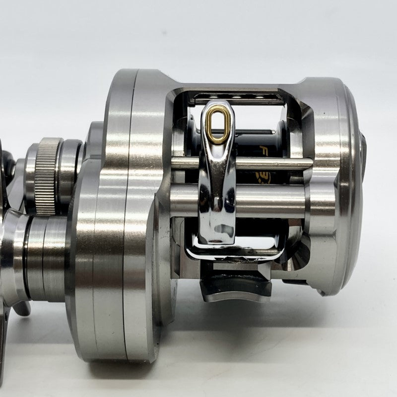 SHIMANO 23 CALCUTTA CONQUEST BFS XG RIGHT
