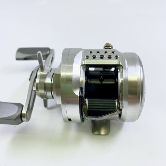 SHIMANO CALCUTTA CONQUEST BFS LTD 26 CALCUTTA CONQUEST BFS LTD HG LEFT